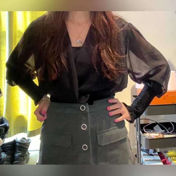 Heart cover blouse worn once - Picture 8 of 10